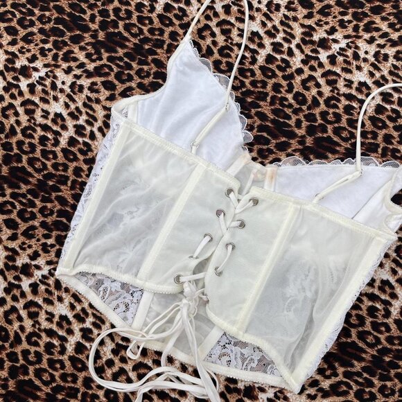 coquette lace corset with pink rosettes - Picture 4 of 8